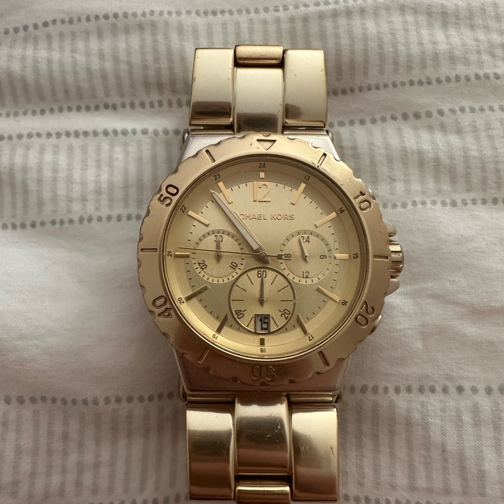 Michael Kors Luxurious Gold-Tone Watch
